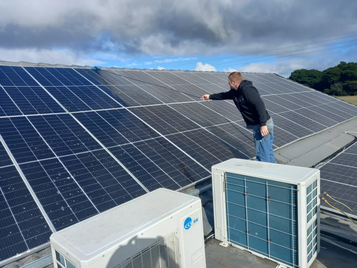 Clean solar panels in Cullinan